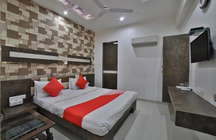 Hotel Green Apple Gandhinagar Exteriör bild