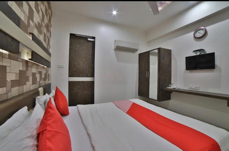 Hotel Green Apple Gandhinagar Exteriör bild