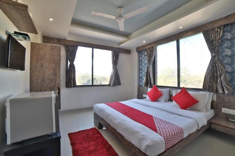 Hotel Green Apple Gandhinagar Exteriör bild