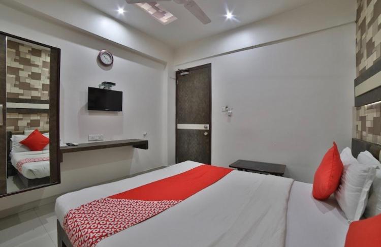 Hotel Green Apple Gandhinagar Exteriör bild